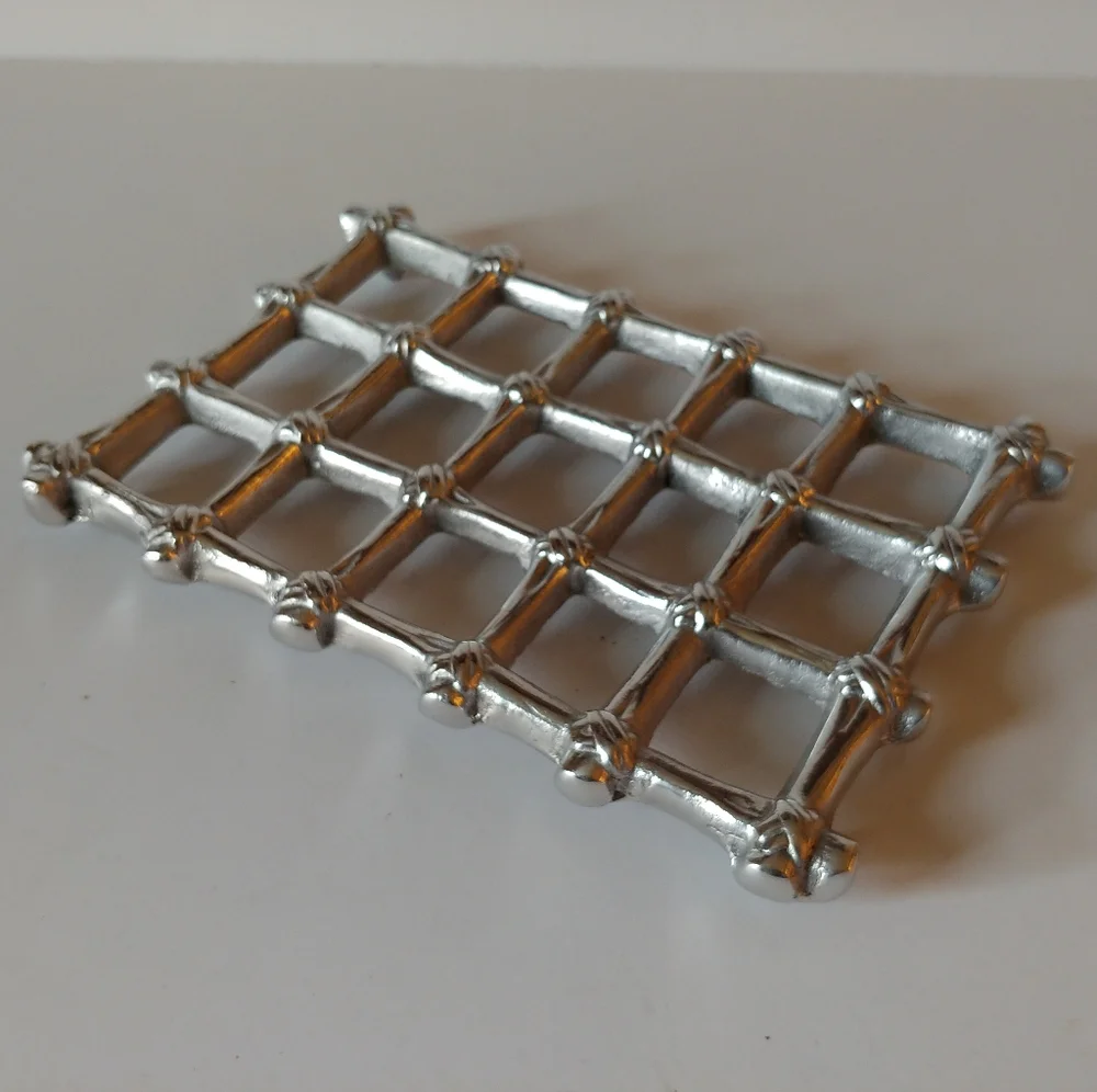 Silver Decorative Grid Hot Plate